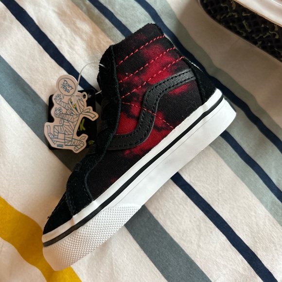 Vans Toddler Size 5 Hi-Top - Red & Black Glow-in-the-Dark Skeleton Edition - Picture 2 of 6